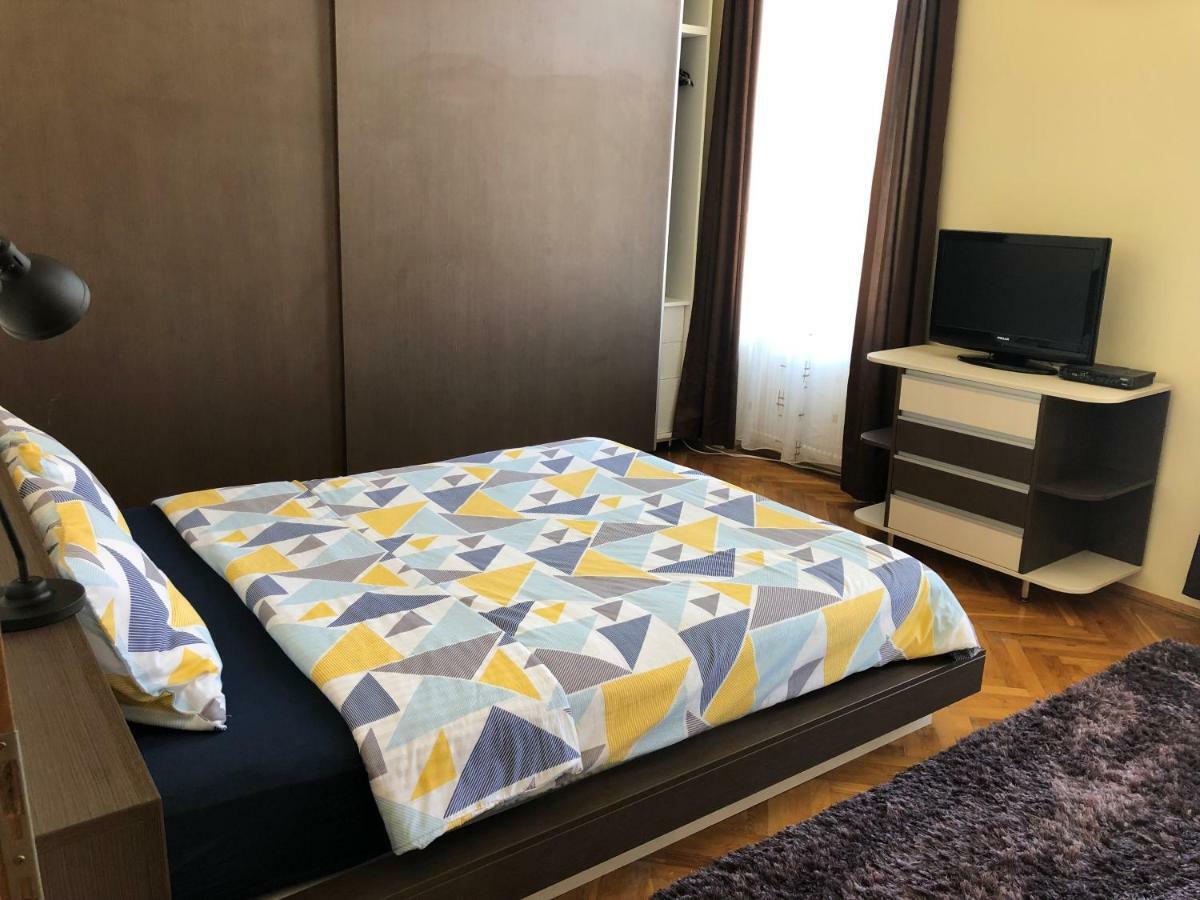Schei Apartment 2 Brasov Luaran gambar